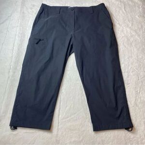 Mountain Warehouse Black Capris Size 10
